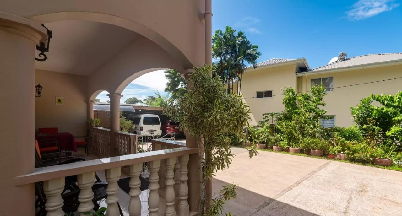 شقة Chez Benoit Self Catering فيكتوريا المظهر الخارجي الصورة