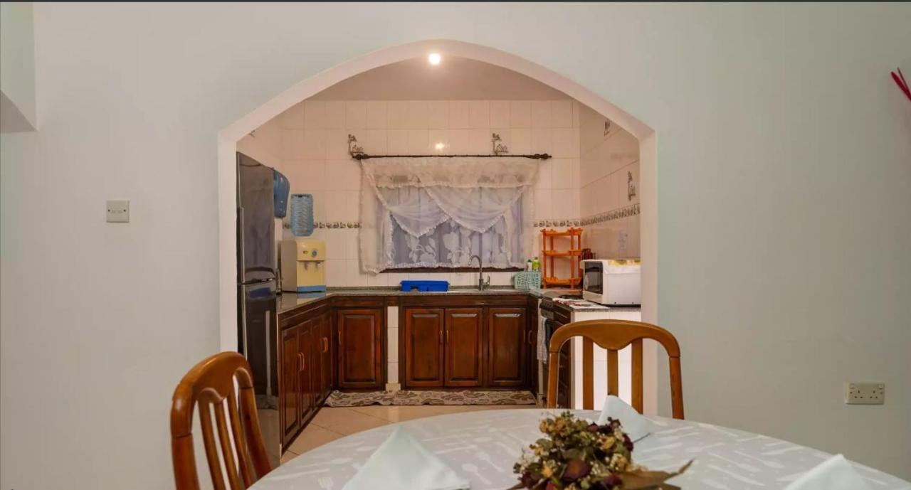 شقة Chez Benoit Self Catering فيكتوريا المظهر الخارجي الصورة