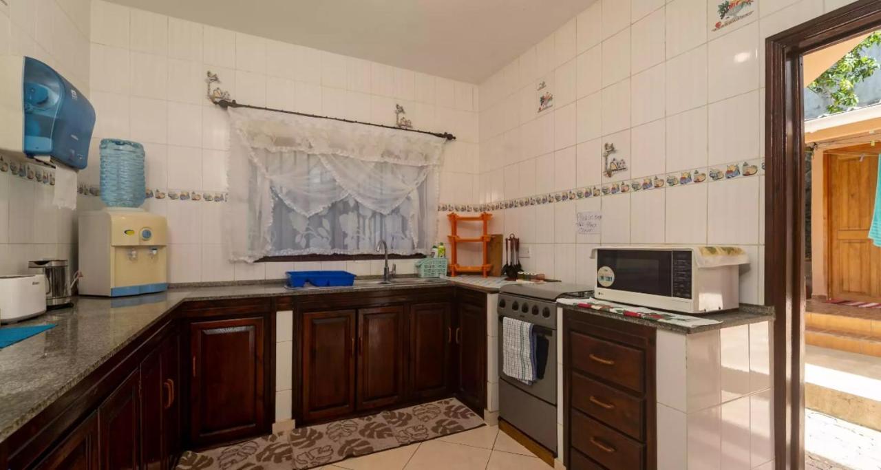 شقة Chez Benoit Self Catering فيكتوريا المظهر الخارجي الصورة