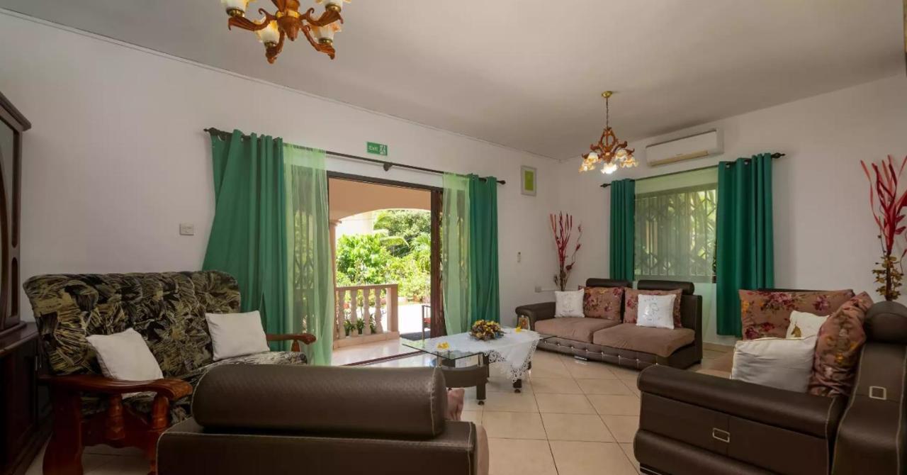 شقة Chez Benoit Self Catering فيكتوريا المظهر الخارجي الصورة